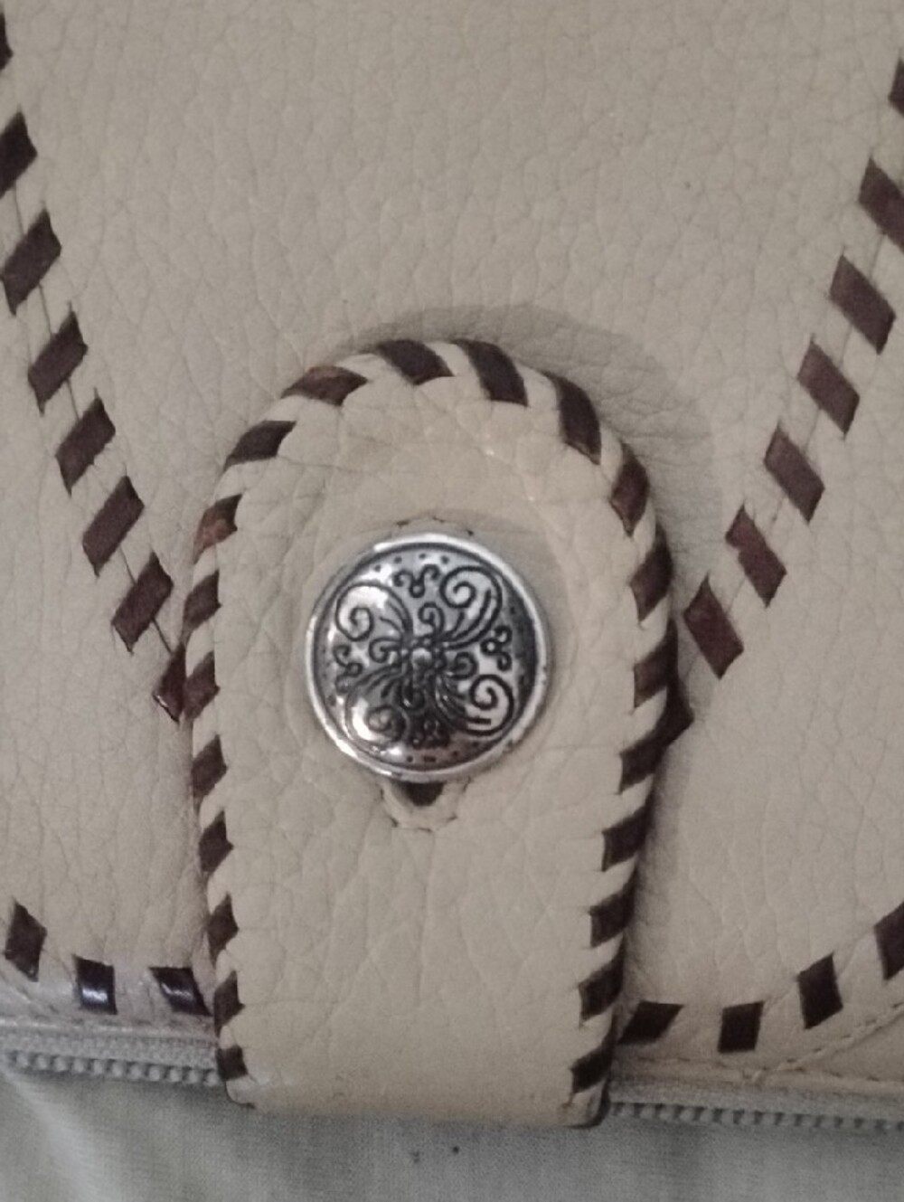 Beautiful Sand Pebble Leather Brighton Wallet - Picture 3 of 14